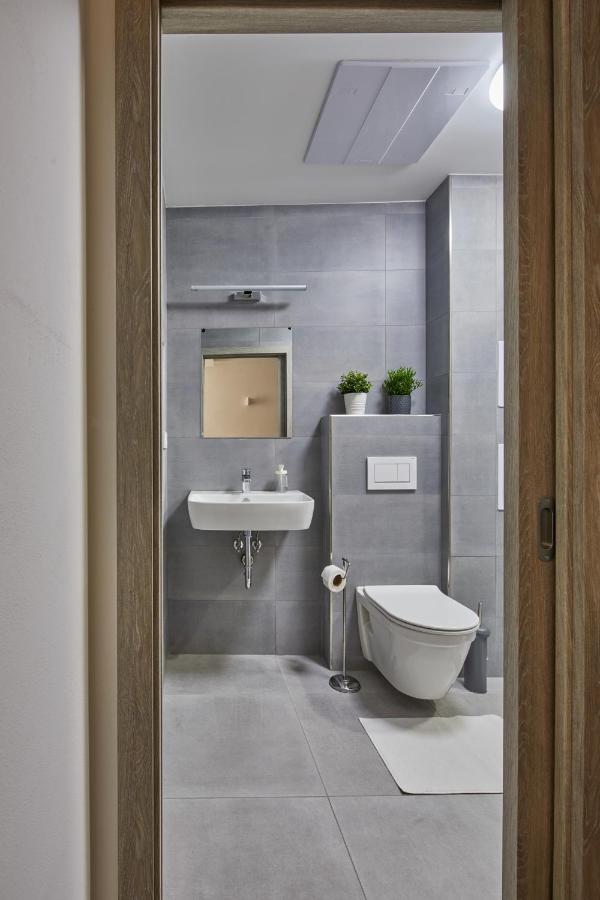 Minimalist Apartment On Wenceslas Square By Prague Days מראה חיצוני תמונה